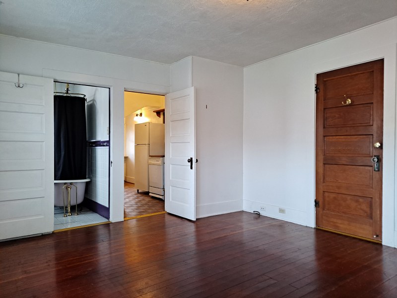 3 bedroom apartment - living room